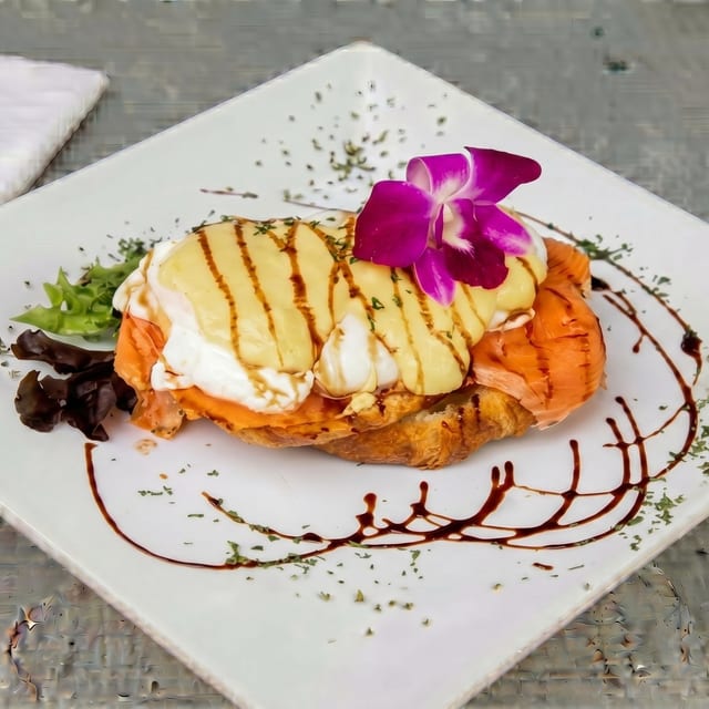 Salmon Benedict.