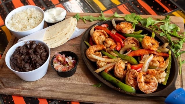 #91 Shrimp fajitas.